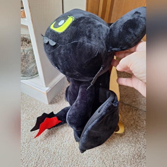 Toothless How to Train Your Dragon Plush Backpack - Picture 4 of 7